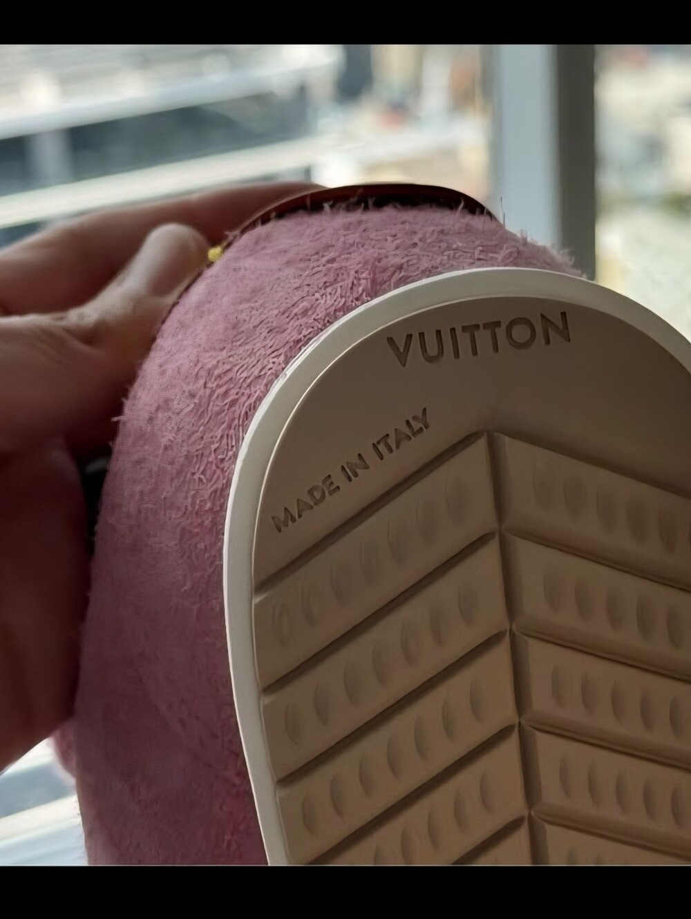 LIMITED EDITION LOUIS VUITTON J-HOPE BUTTERSOFT SNEAKER - Picture 9 of 13